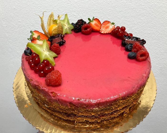 Punschtorte mit Obst