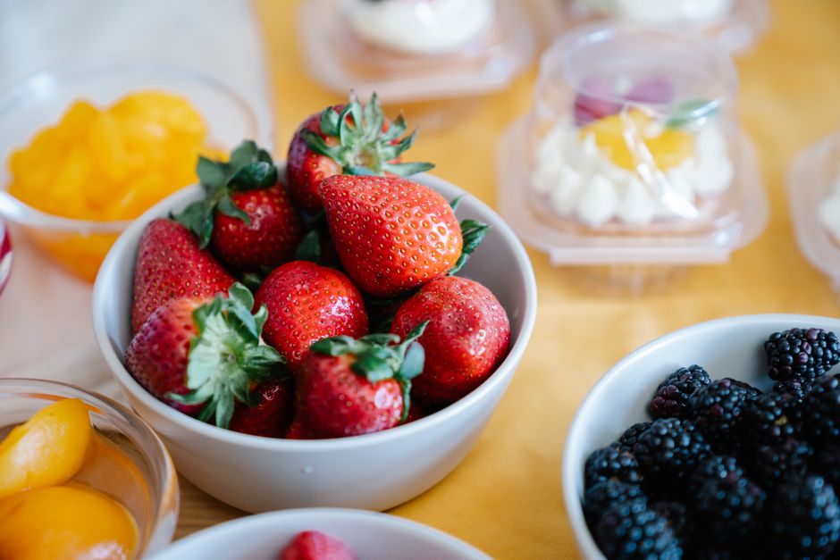 Seasonal fruit month by month: what goes in the display case in January and in July
