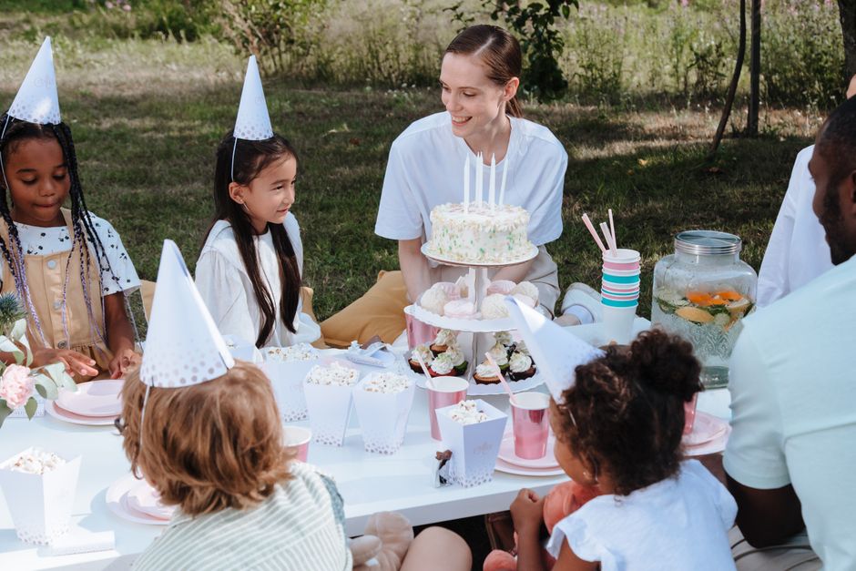 Kids’ birthday cakes: what works, what doesn’t, and why dark blue never ends well