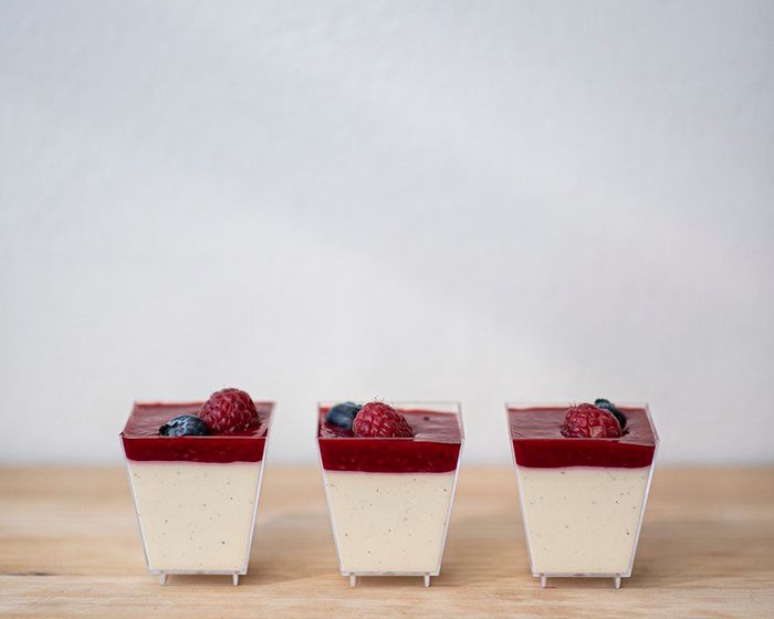 Panna cotta mit Himbeeren