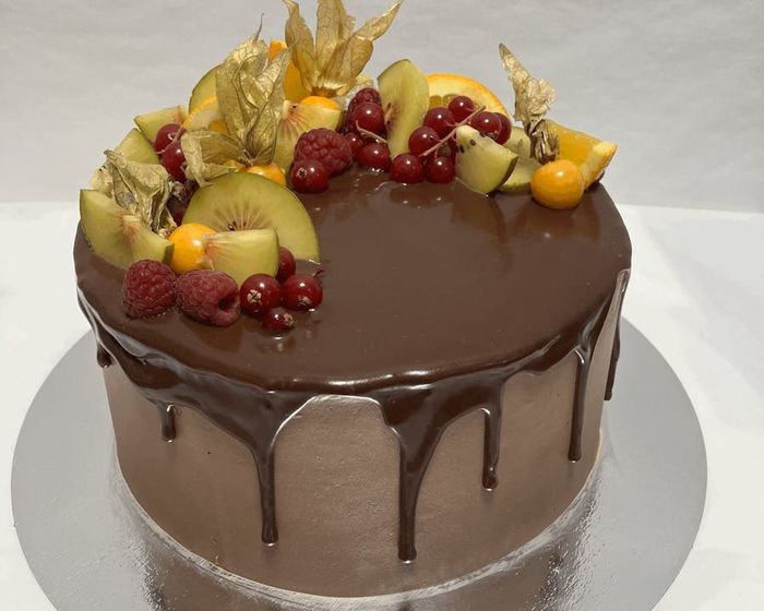 Chocolate Cake with Forest Berries – Classic S