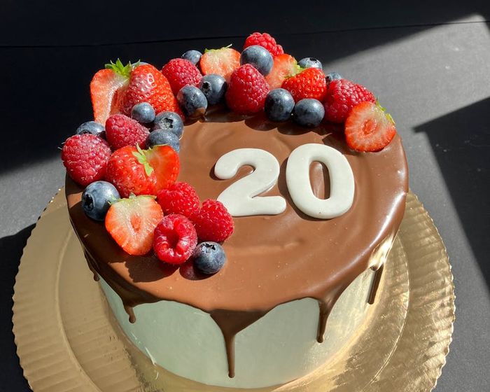 Pistachio and Raspberry Cake – Classic S